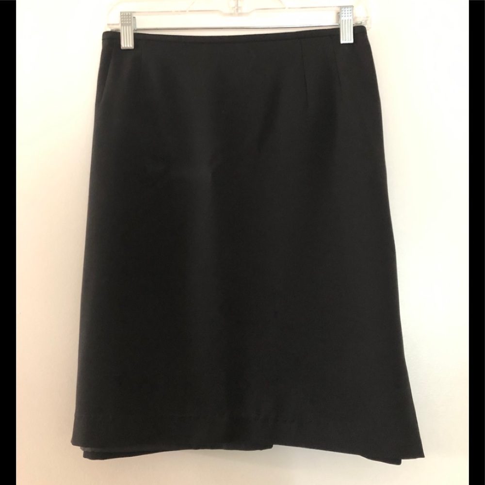 Jones Studio basic black skirt.